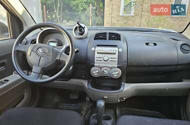Хэтчбек Daihatsu Sirion 2006 в 