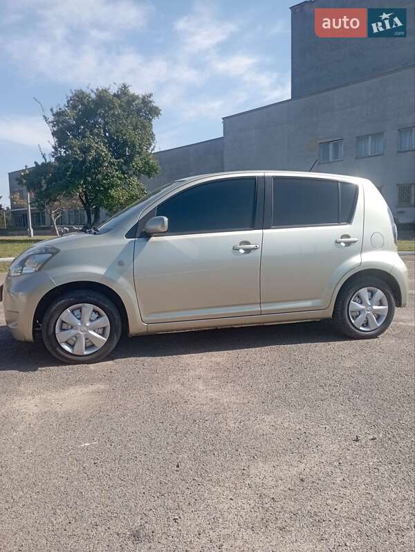 Хэтчбек Daihatsu Sirion 2009 в Ровно