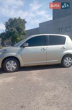 Хэтчбек Daihatsu Sirion 2009 в 