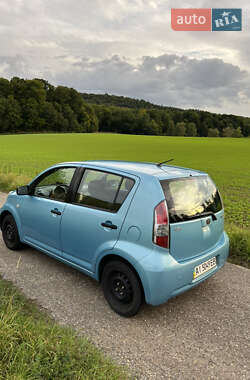 Хэтчбек Daihatsu Sirion 2006 в 
