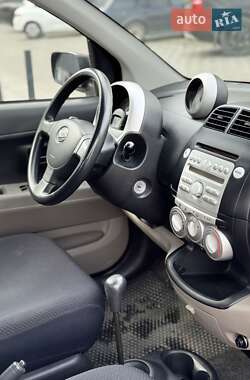 Хэтчбек Daihatsu Sirion 2005 в 