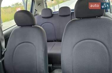 Хэтчбек Daihatsu Sirion 2005 в 