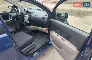 Хэтчбек Daihatsu Sirion 2005 в 