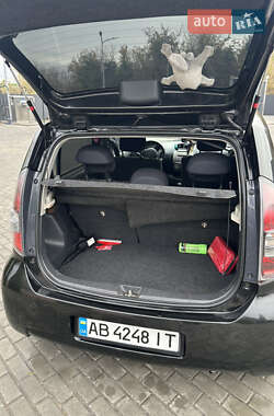 Хетчбек Daihatsu Sirion 2008 в 