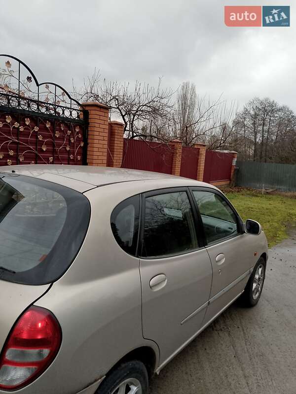 Хэтчбек Daihatsu Sirion 2003 в Киеве