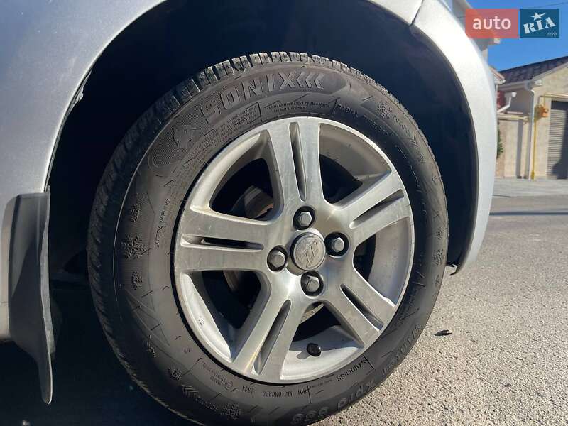 Хэтчбек Daihatsu Sirion 2006 в Одессе