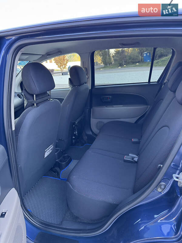 Хэтчбек Daihatsu Sirion 2005 в Львове