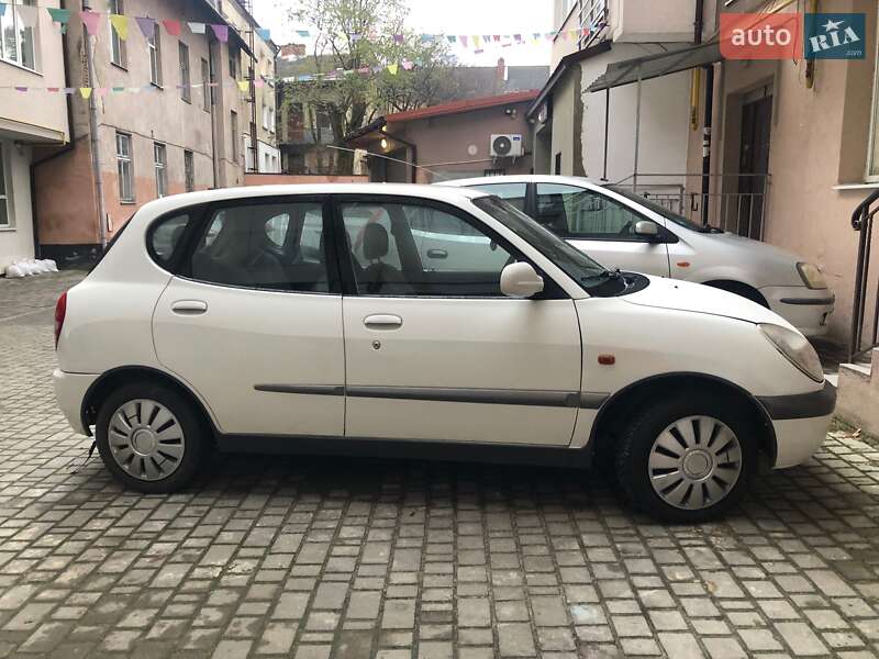 Хэтчбек Daihatsu Sirion 2001 в Львове фото 3 Хэтчбек Daihatsu Sirion 2001 в Львове