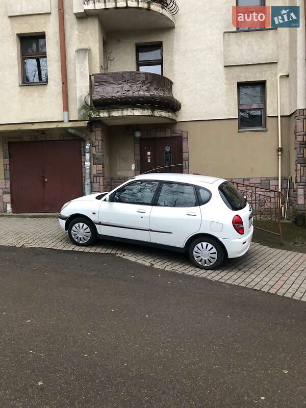 Хэтчбек Daihatsu Sirion 2001 в Львове фото Хэтчбек Daihatsu Sirion 2001 в Львове