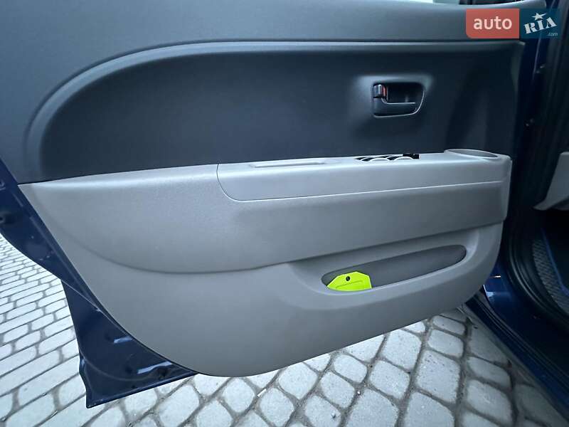 Хэтчбек Daihatsu Sirion 2005 в Львове