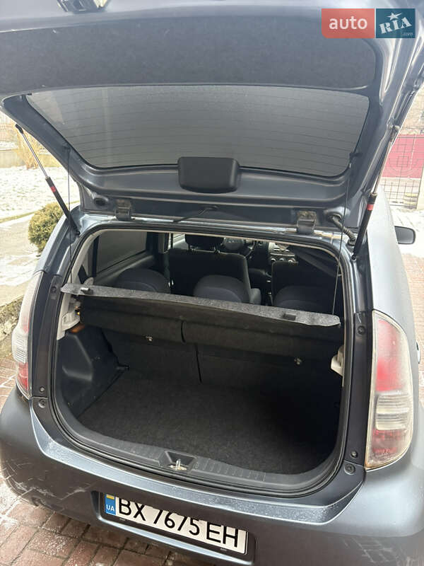 Хетчбек Daihatsu Sirion 2007 в Чернівцях фото 10 Хетчбек Daihatsu Sirion 2007 в Чернівцях