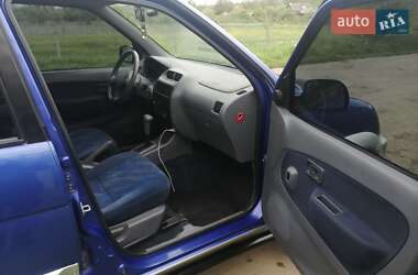 Внедорожник / Кроссовер Daihatsu Terios 2000 в 