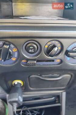 Микровэн Daihatsu YRV 2002 в 
