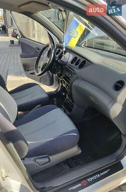 Микровэн Daihatsu YRV 2002 в 