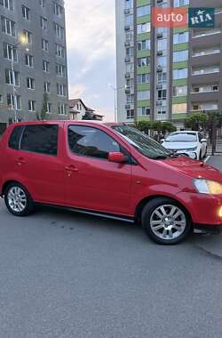 Микровэн Daihatsu YRV 2004 в 