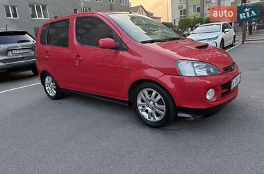 Микровэн Daihatsu YRV 2004 в 