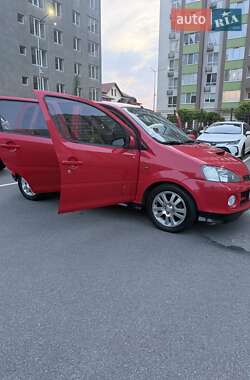 Микровэн Daihatsu YRV 2004 в 