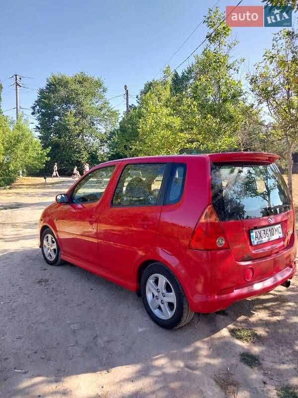 Микровэн Daihatsu YRV 2000 в 