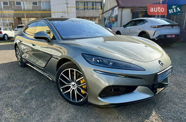 Лифтбек Denza Z9 GT 2024 в 