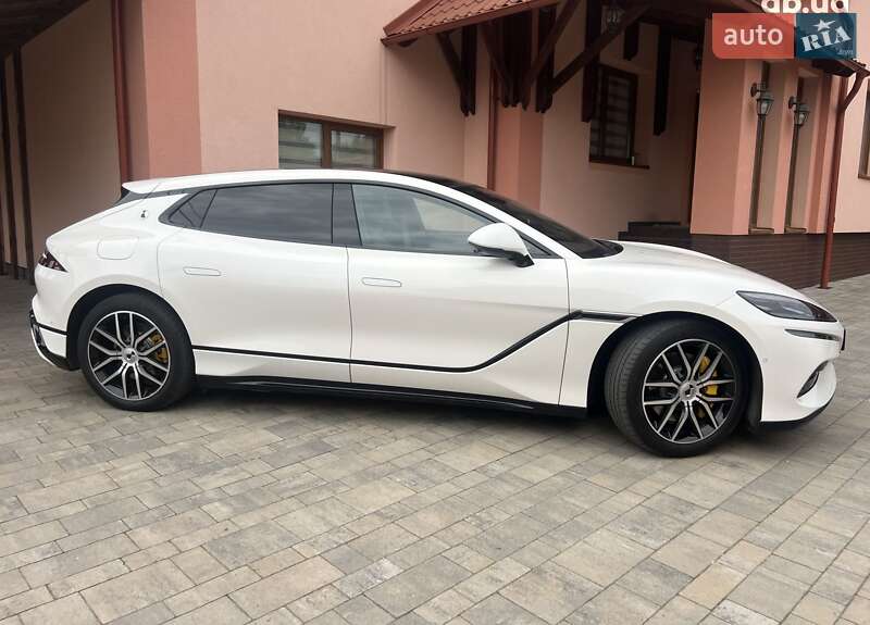 Ліфтбек Denza Z9 GT 2024 в Львові