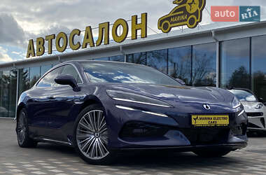 Седан Denza Z9 2025 в Погребах