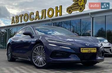 Седан Denza Z9 2025 в Погребах