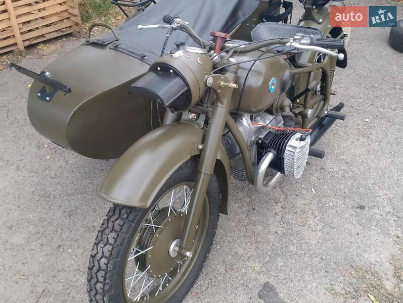 Мотоцикл з коляскою Днепр (КМЗ) MB 1971 в Корсунь-Шевченківському