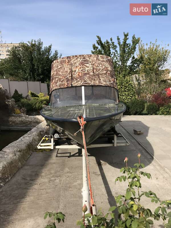 Катер Днепр 1 1980 в Дніпрі