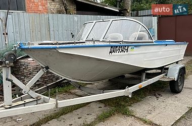 Лодка Днепр 1 1991 в Буче Лодка Днепр 1 1991 в Буче