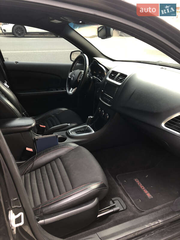 Седан Dodge Avenger 2013 в Києві