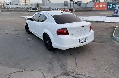Седан Dodge Avenger 2013 в 