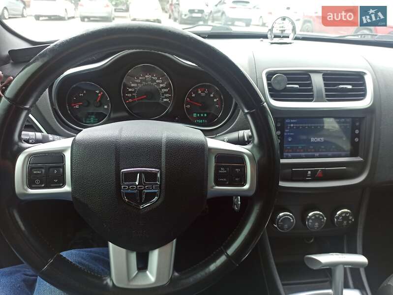 Седан Dodge Avenger 2013 в Львове