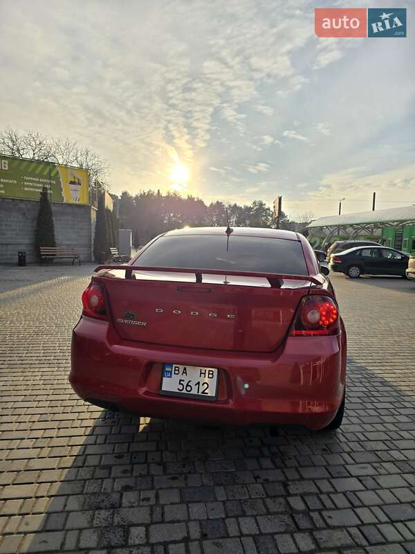 Седан Dodge Avenger 2013 в Кропивницком