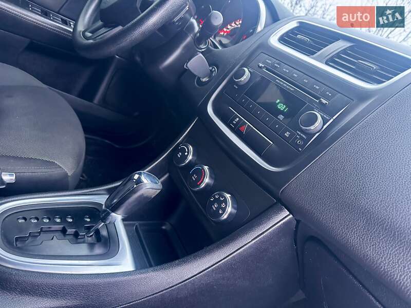 Седан Dodge Avenger 2014 в Кривом Роге