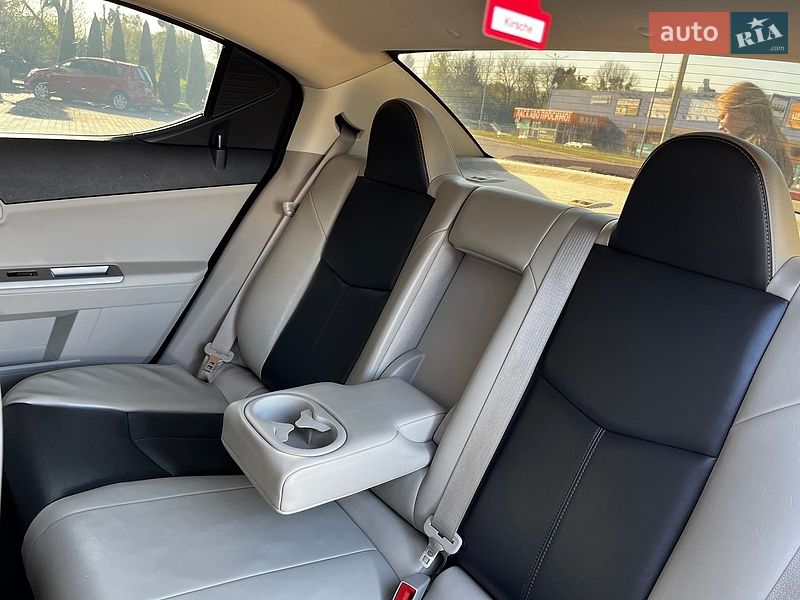 Седан Dodge Avenger 2010 в Шепетовке