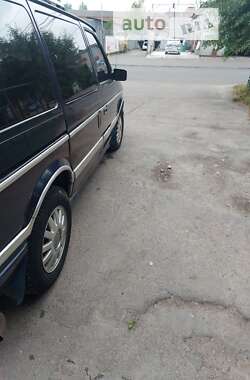 Минивэн Dodge Caravan 1990 в 