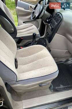 Минивэн Dodge Caravan 2006 в 