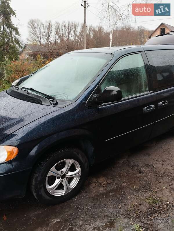 Минивэн Dodge Caravan 2005 в Кицмани