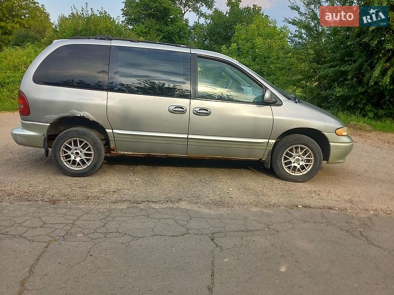 Мінівен Dodge Caravan 1996 в Дрогобичі