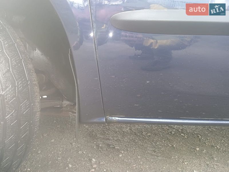 Мінівен Dodge Caravan 2002 в Ізюмі