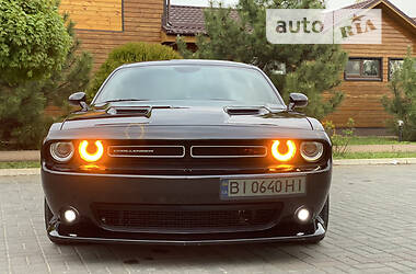 Купе Dodge Challenger 2017 в 