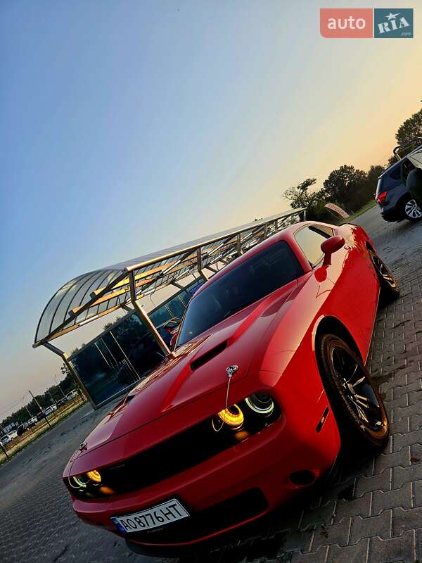 Купе Dodge Challenger 2016 в Берегово