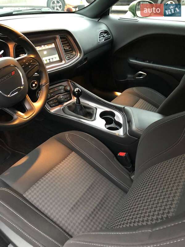 Купе Dodge Challenger 2017 в Києві фото 7 Купе Dodge Challenger 2017 в Києві
