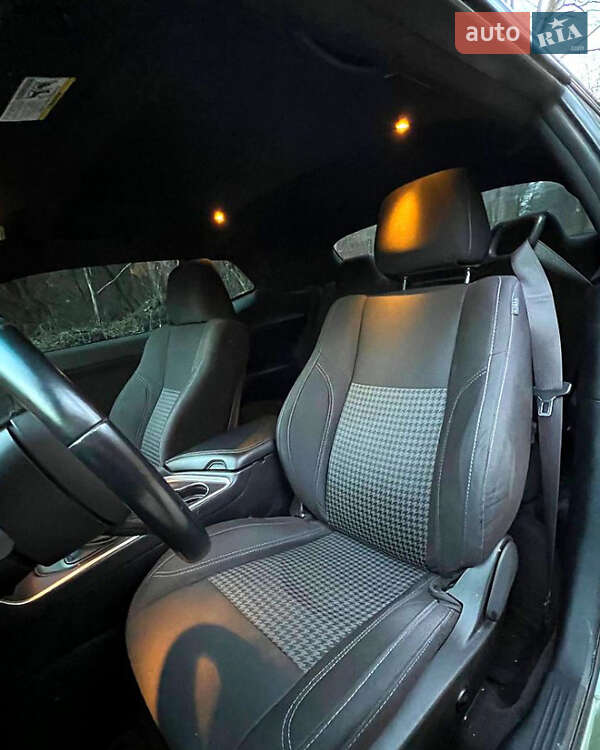 Купе Dodge Challenger 2015 в Львове