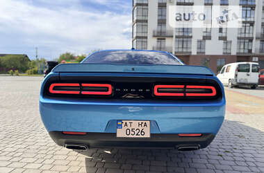 Купе Dodge Challenger 2018 в Надворной