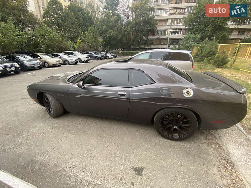 Купе Dodge Challenger 2016 в Києві