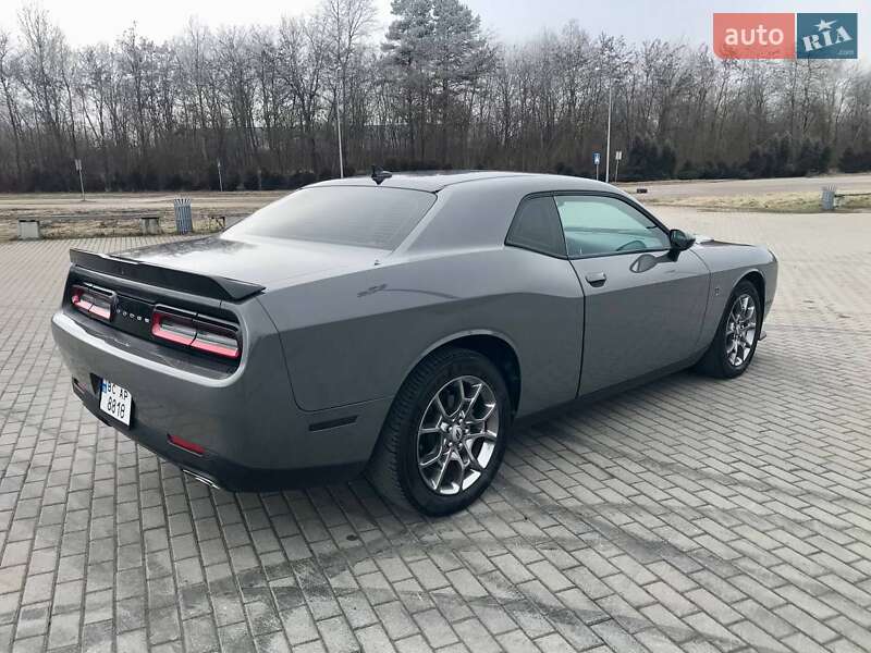 Купе Dodge Challenger 2017 в Львове