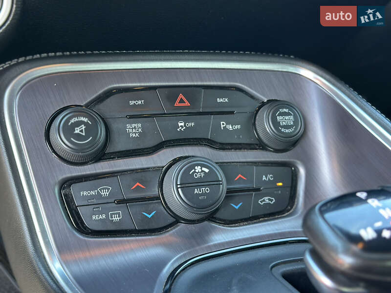 Купе Dodge Challenger 2014 в Києві