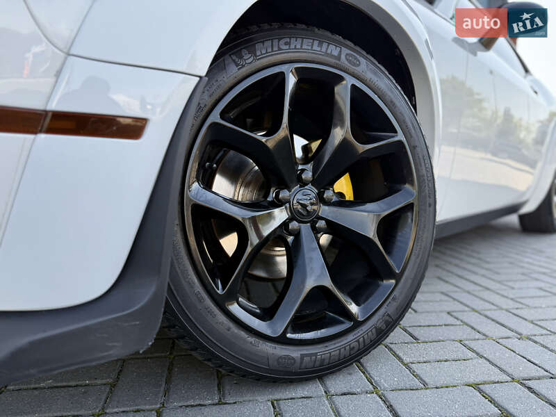 Купе Dodge Challenger 2018 в Львові