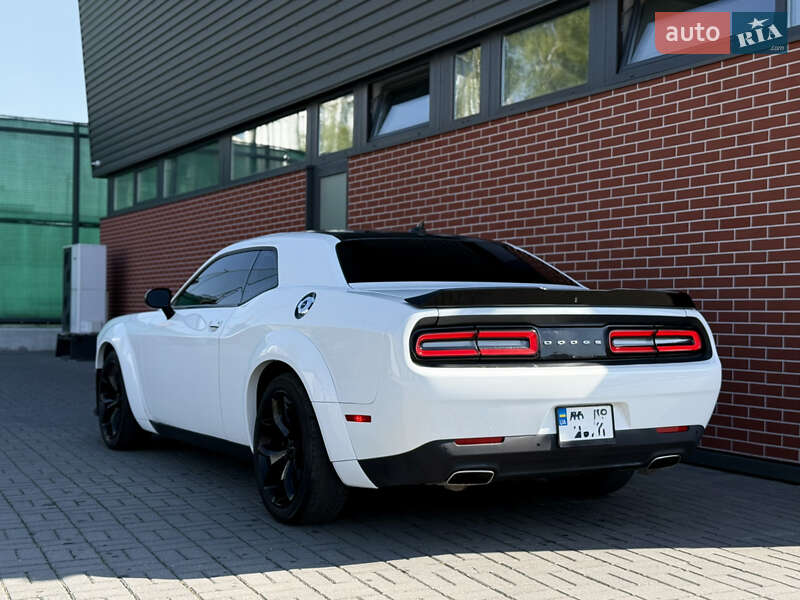 Купе Dodge Challenger 2018 в Львові